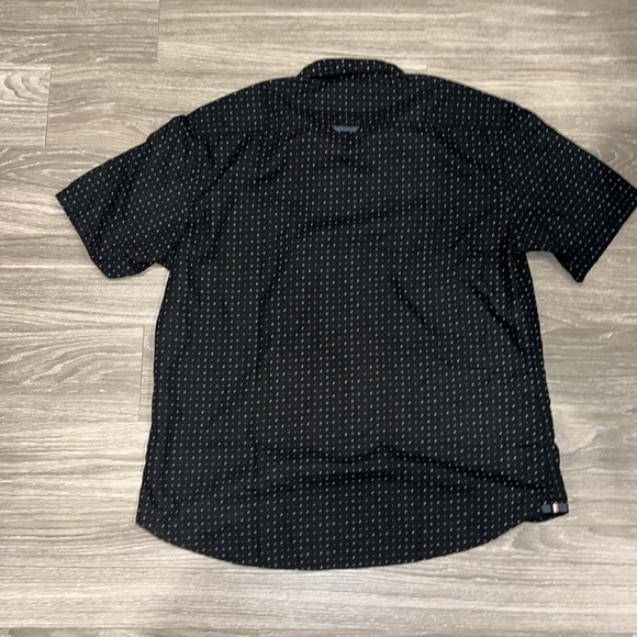 Level Ten short sleeve button down. Size XL. NWT - Picture 5 of 5